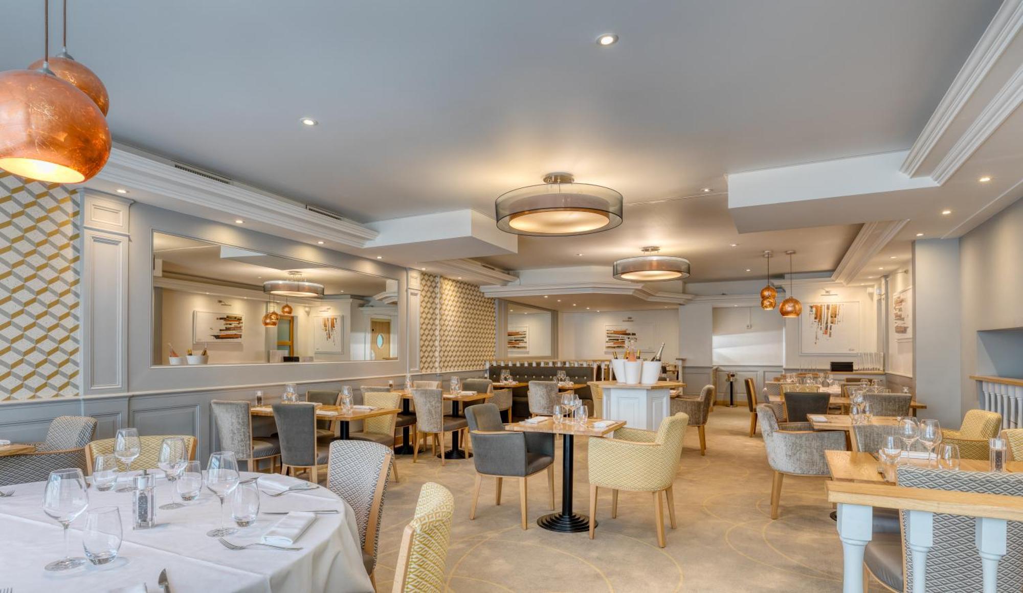 Brit Hotel Les Voyageurs Лудеак Экстерьер фото
