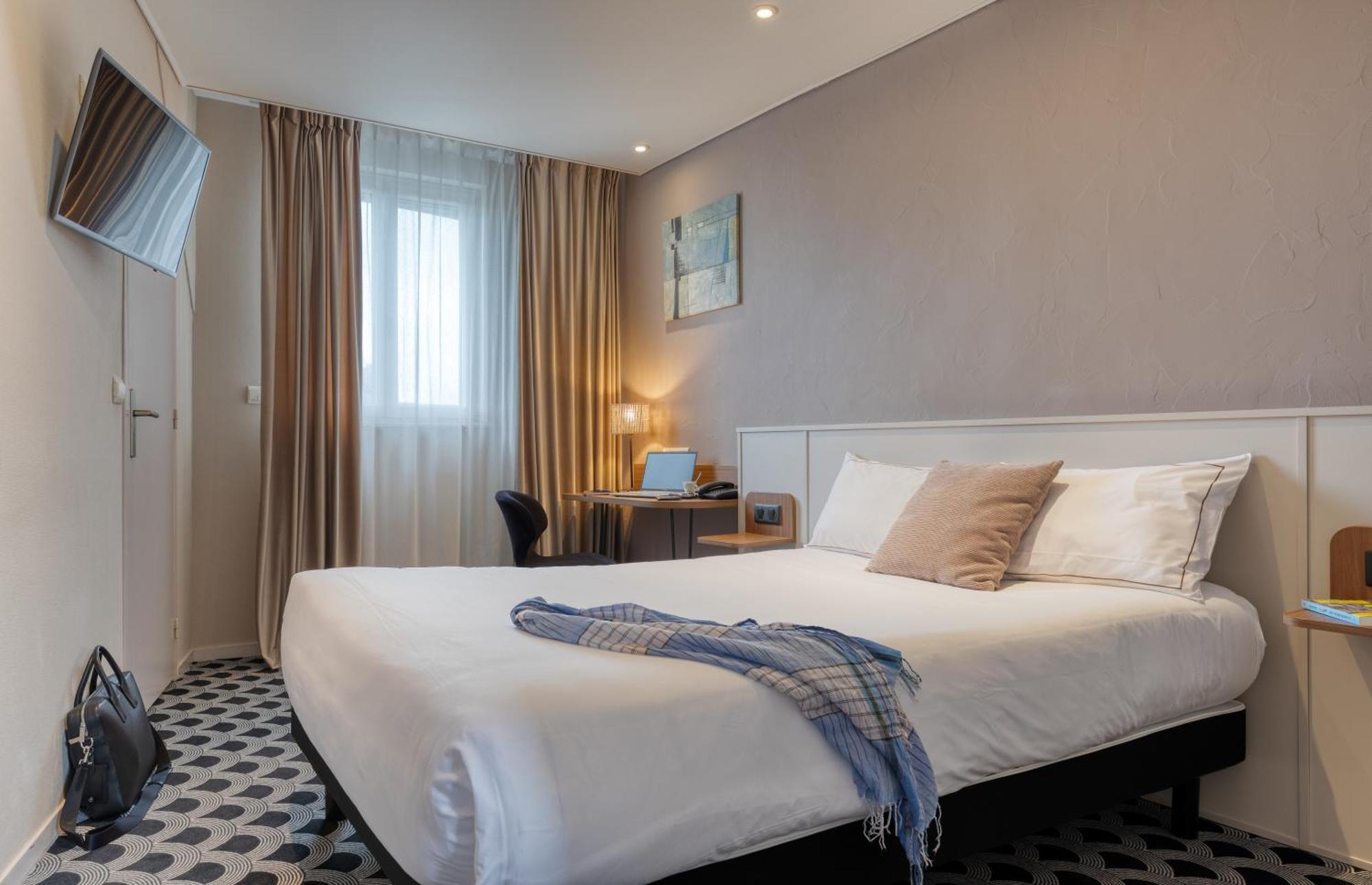Brit Hotel Les Voyageurs Лудеак Экстерьер фото