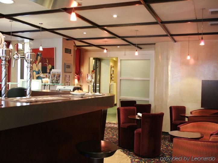 Brit Hotel Les Voyageurs Лудеак Ресторан фото