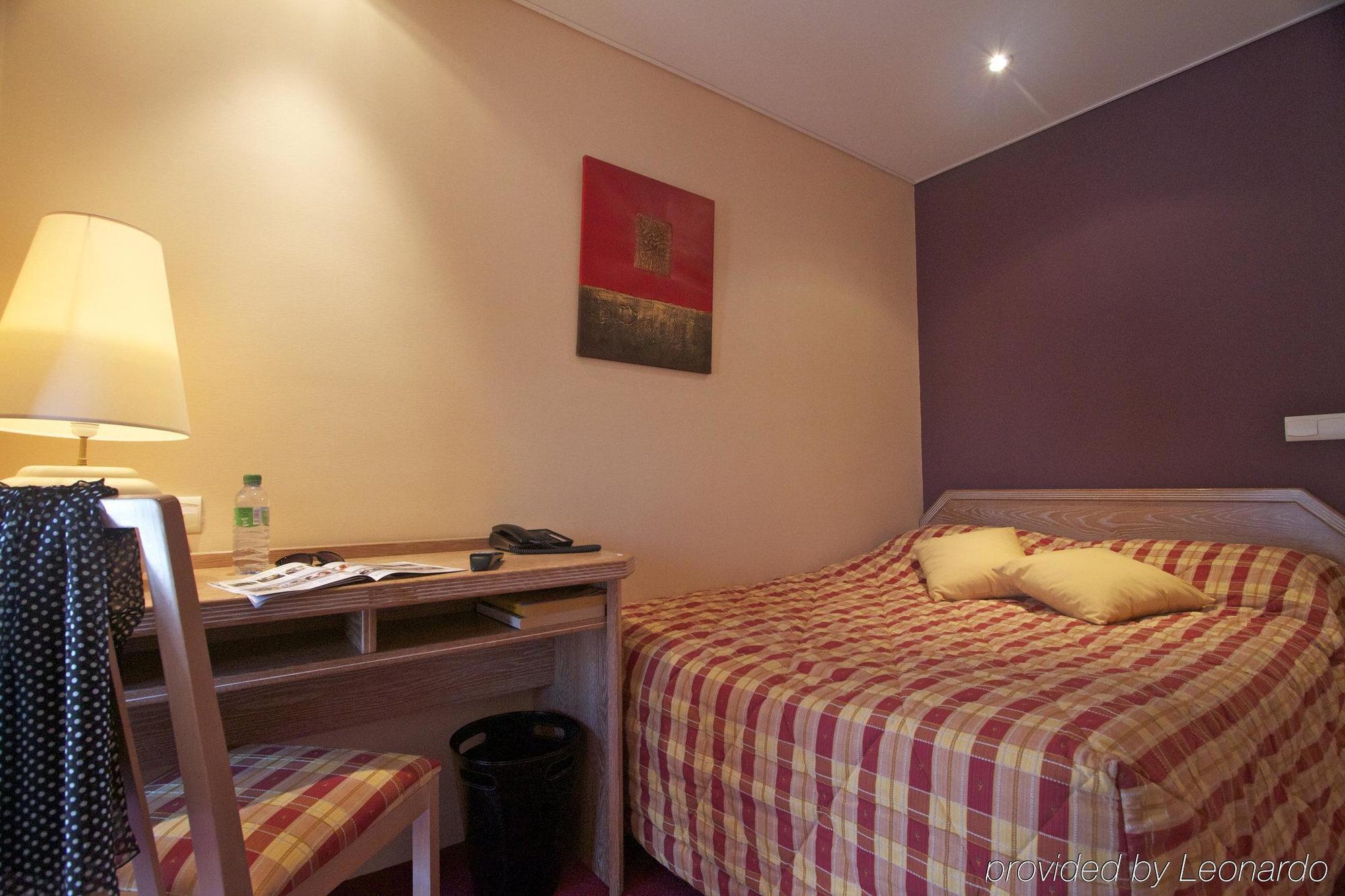 Brit Hotel Les Voyageurs Лудеак Номер фото